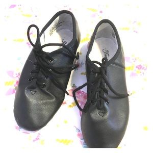 Theatricals Jazz shoe size 4